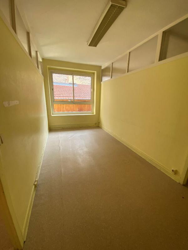 LOCAL PROF. BESANCON - 195 m2