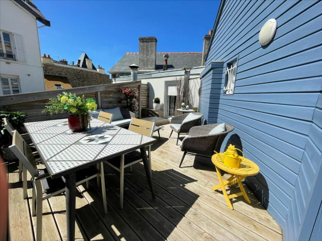IMMEUBLE AU RDC COMMERCE ET APPARTEMENT AU DESSUS