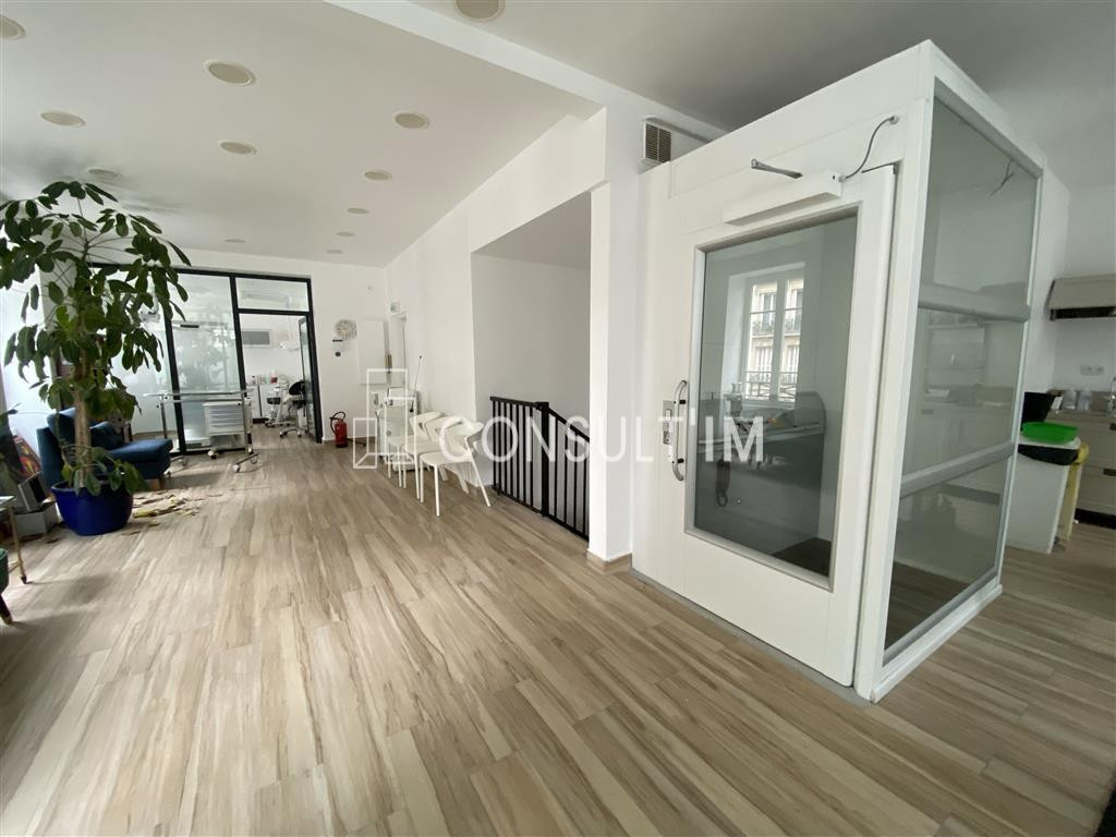 A LOUER IMMEUBLE INDEPENDANT EN R+3