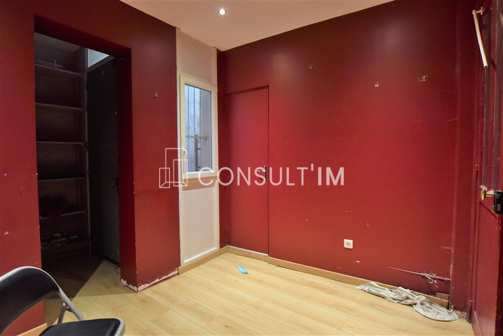Secteur Sorbonne à louer boutique de plein pied de 75 m²