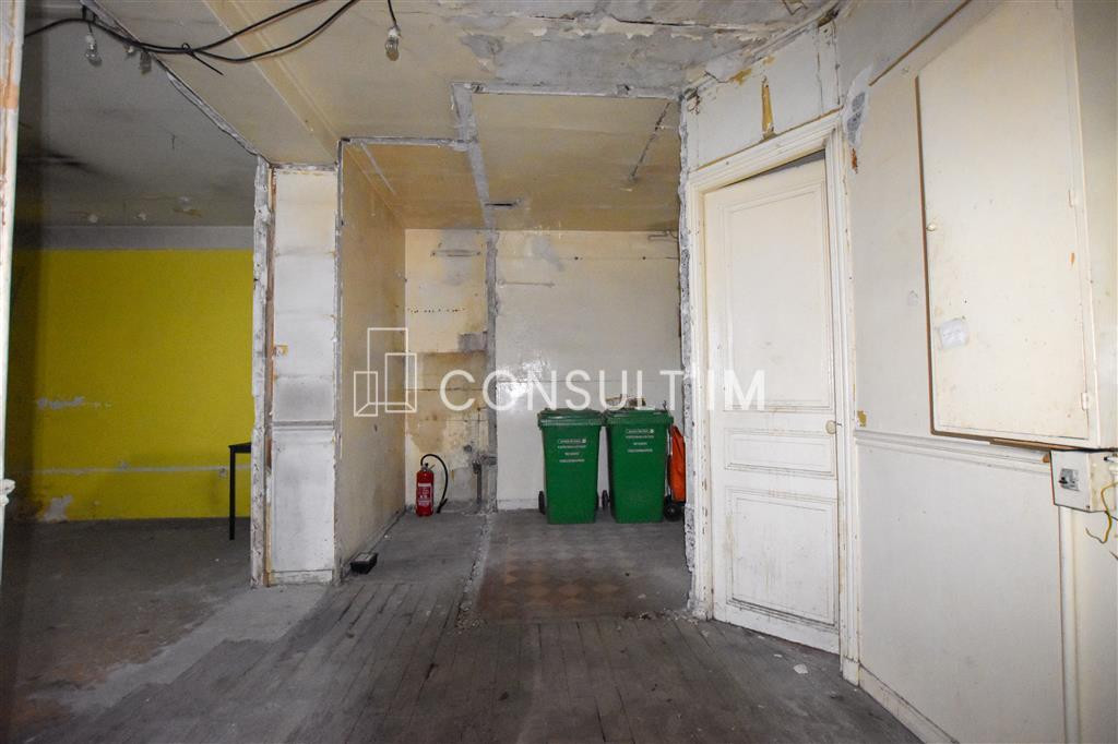 LOCATION PURE. Métro Commerce et Felix Faure, boutique à louer rue Croix Nivert
