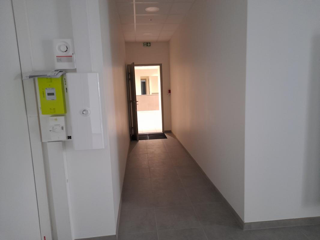 SANS FRAIS - Local professionnel 82m² + stationnement privatif - Hôpital