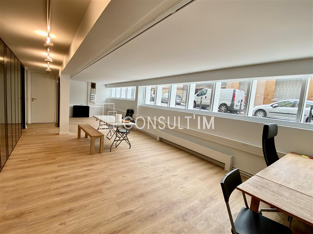 Proche de la Place Gambetta, des bureaux à louer de 165m² en open space et salles de réunion