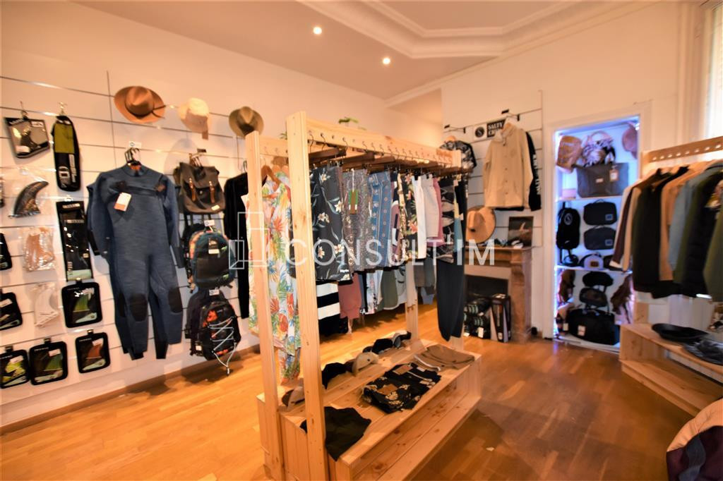 Consult'Im vous propose une boutique de 56 m² dans un bel immeuble en pierre de taille