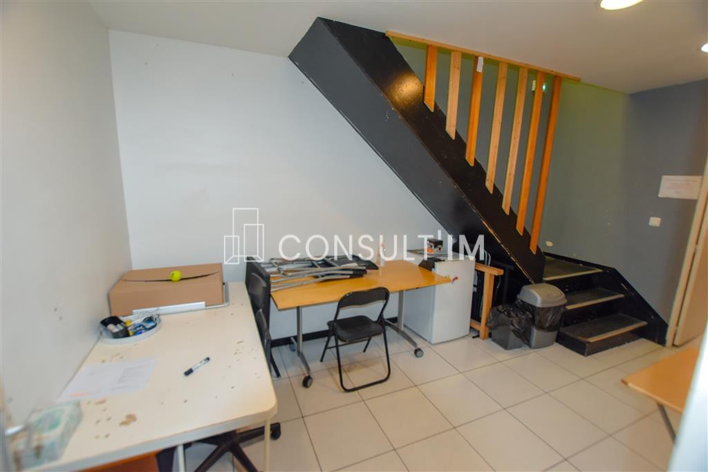 Local commercial en LOCATION PURE - idéal associations et centres de formation