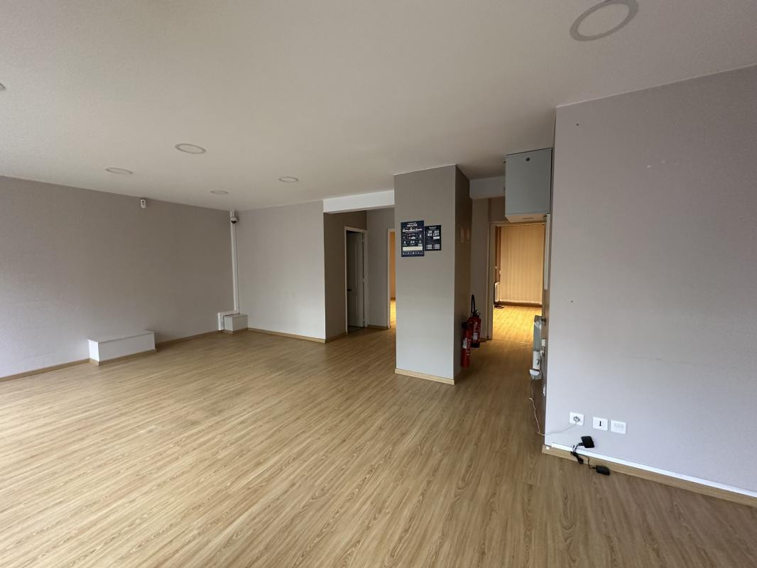 LOCAL / BUREAUX - 77 m2 - QUAI DU WAULT
