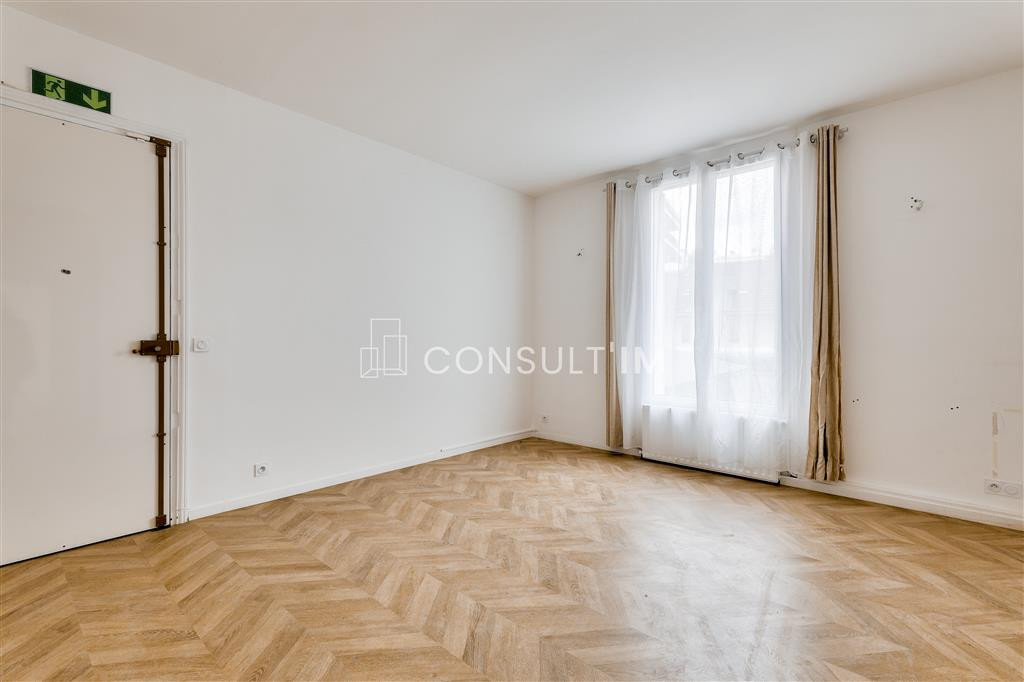 A toute proximité de la Porte de ST Cloud, locaux mixtes de 65 m² A Vendre