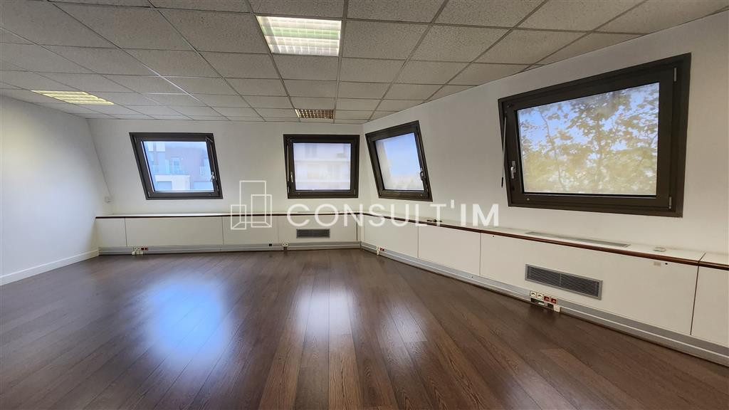 A louer bureaux en bon état à la frontière entre Courbevoie et La Garenne Colombes