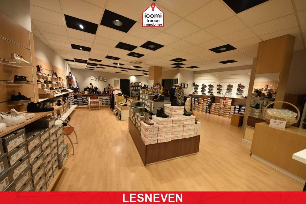 FINISTERE - Lesneven (29260) - A VENDRE - LOCAUX COMMERCIAUX AVEC VITRINE - RESERVE - BUREAU - ATELIER - JARDIN - BEAU POTENTIEL