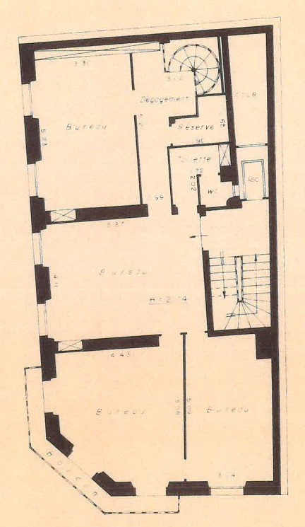 bureaux à louer avec balcon filant