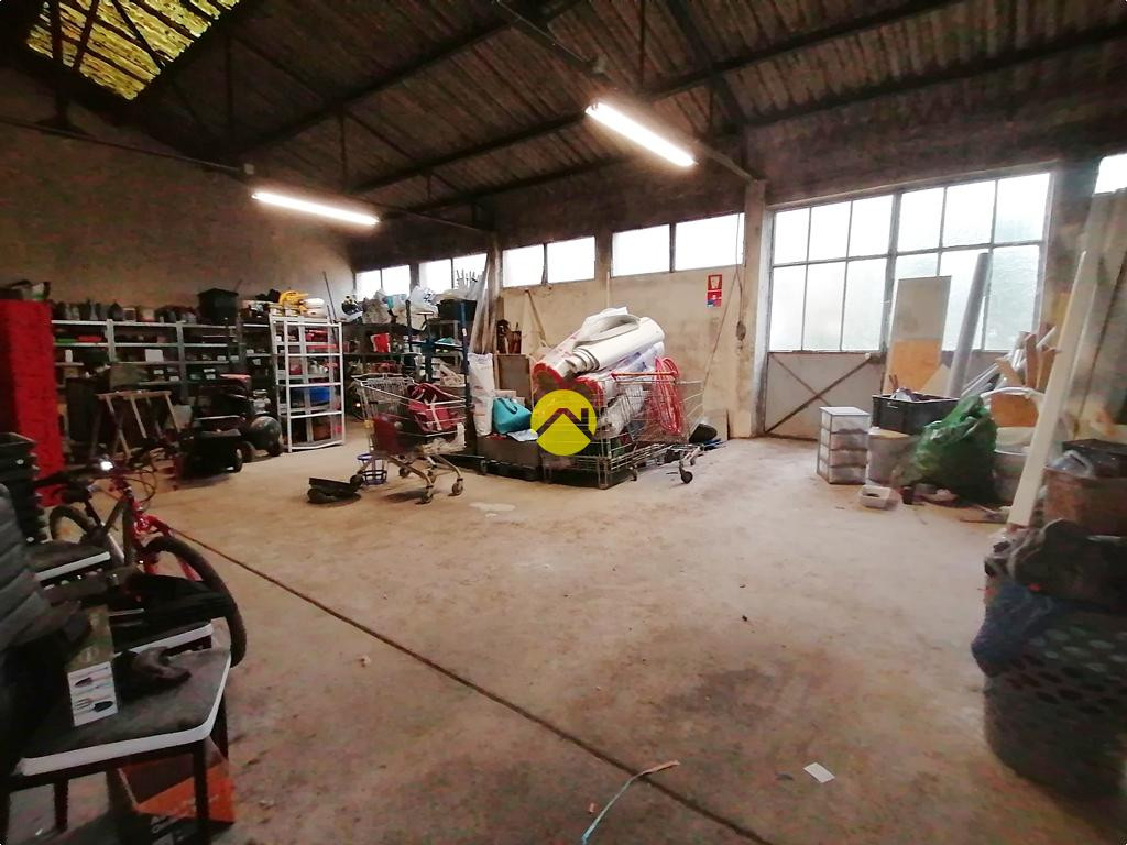 ENTREPOT AVEC SHOWROOM