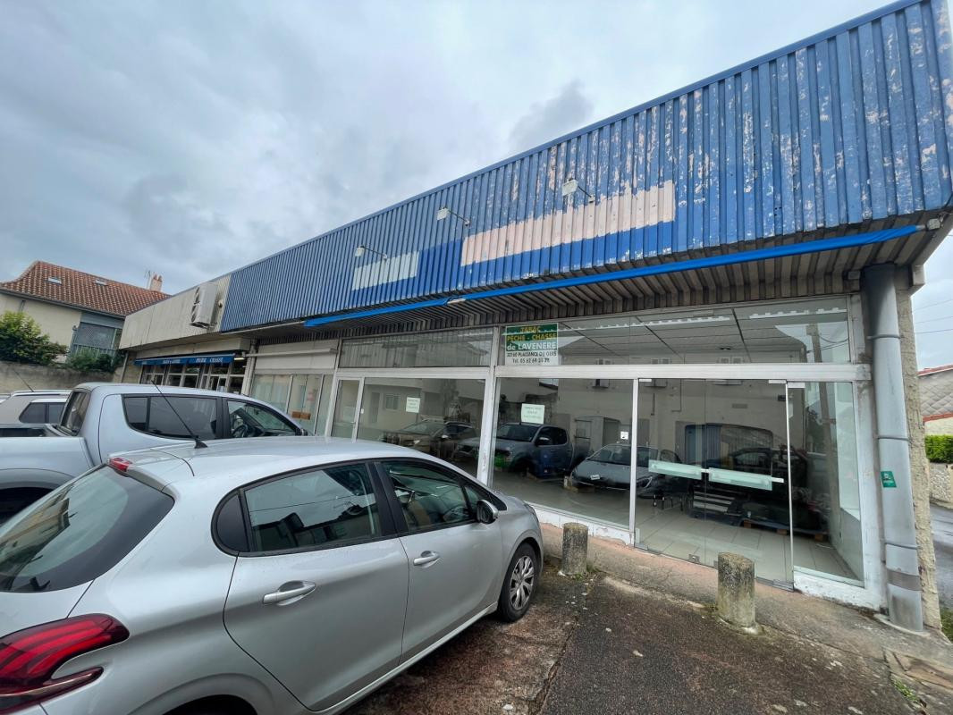 Vastes locaux commerciaux plein centre Plaisance (32160)