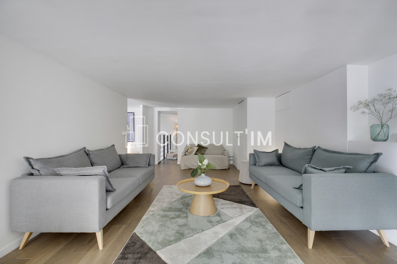 Rue Vieille du Temple - Beaux bureaux atypiques avec très belle hauteur sous plafond
