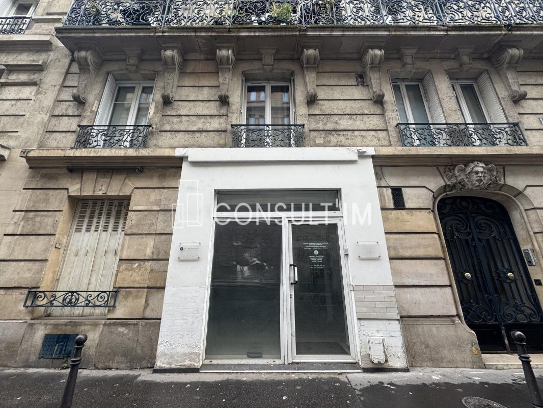 Consult'im vous propose une surface de bureau en pignon sur rue de 40 m²