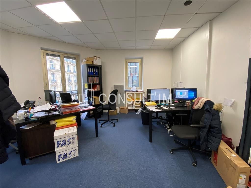 Bureaux lumineux avec balcon filant