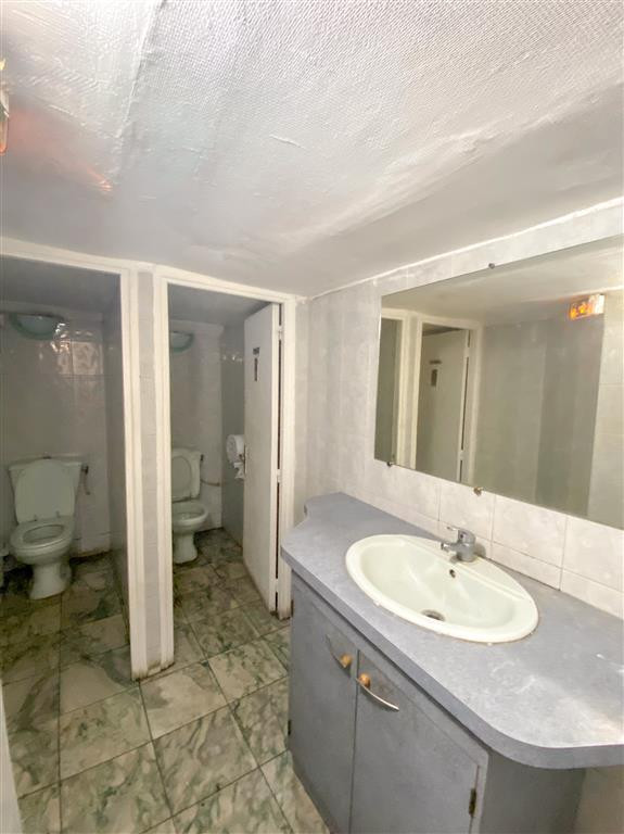 Boutique d'angle avec extraction à vendre en plein cœur du 5ème