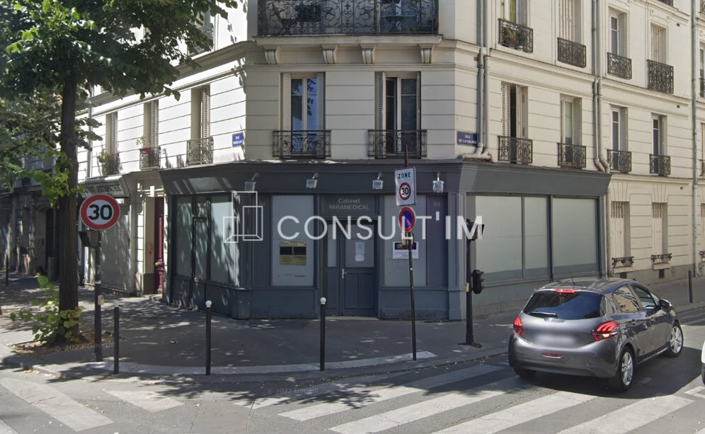 Surface lumineuse en rdc avec linéaire de vitrine
