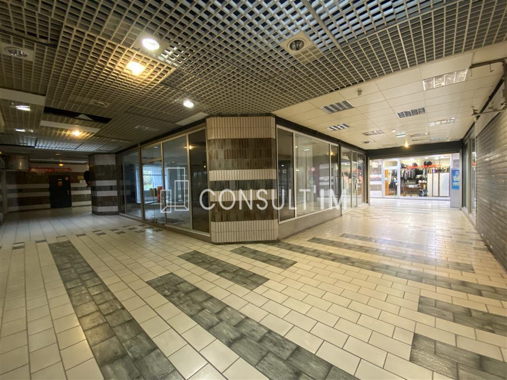 A louer au sein de la galerie commerciale de Charenton, une surface d'environ 900m² divisibles