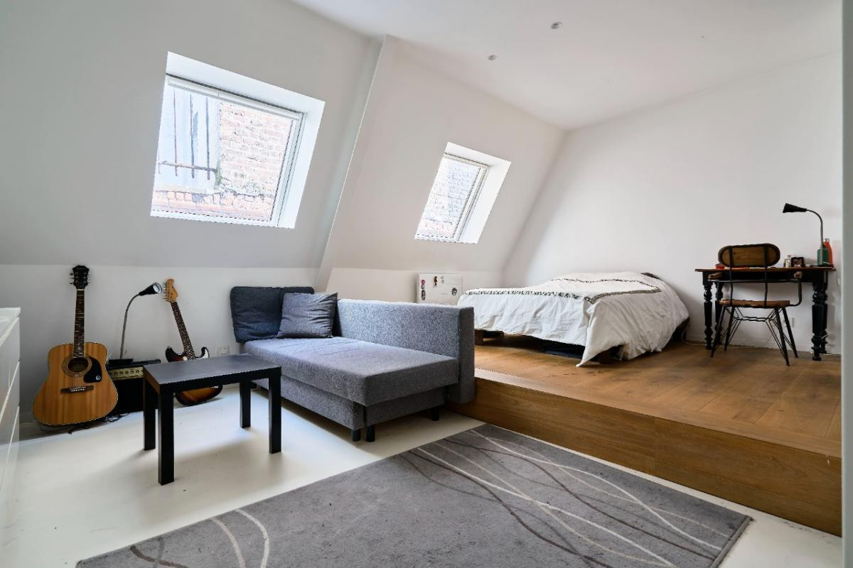 Vieux Lille immeuble de bureaux avec appartement et parkings