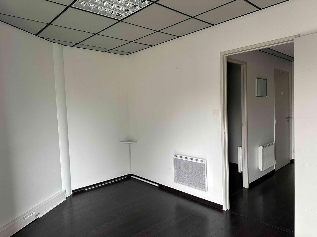 REZE-LES SORINIERES / Local commercial (Bureau / Commerce)