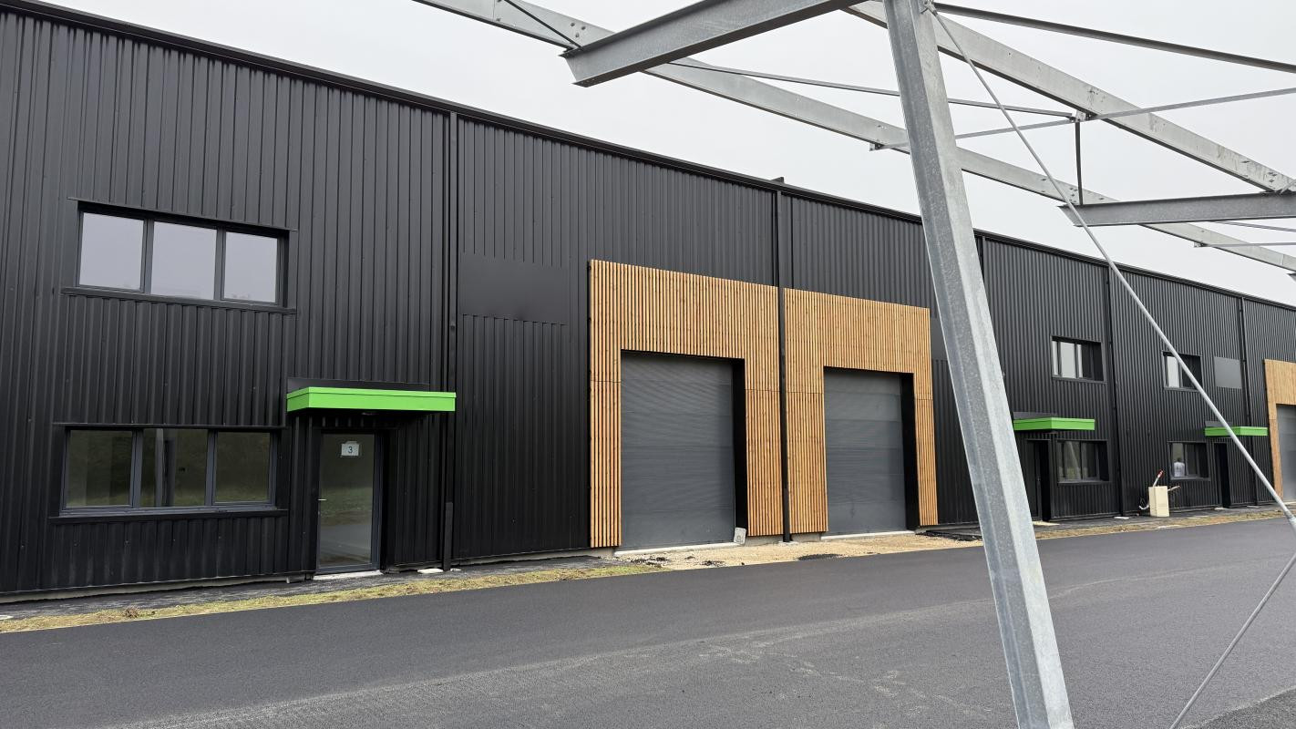 Local 155 m2 : Local d'activité avec bureaux climatisés, électricité gratuite