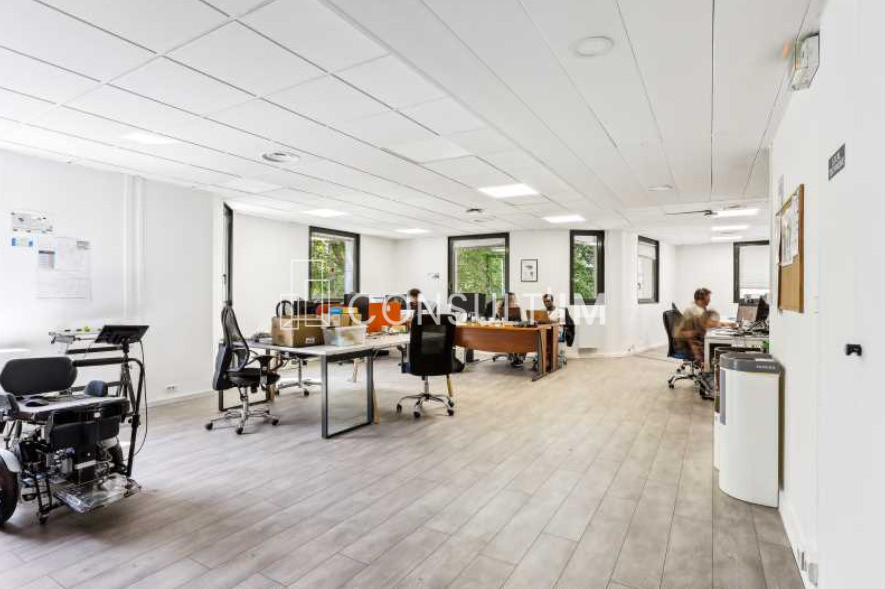 Au pied du métro Billancourt, ligne 9 , Bureaux à vendre de 299m²
