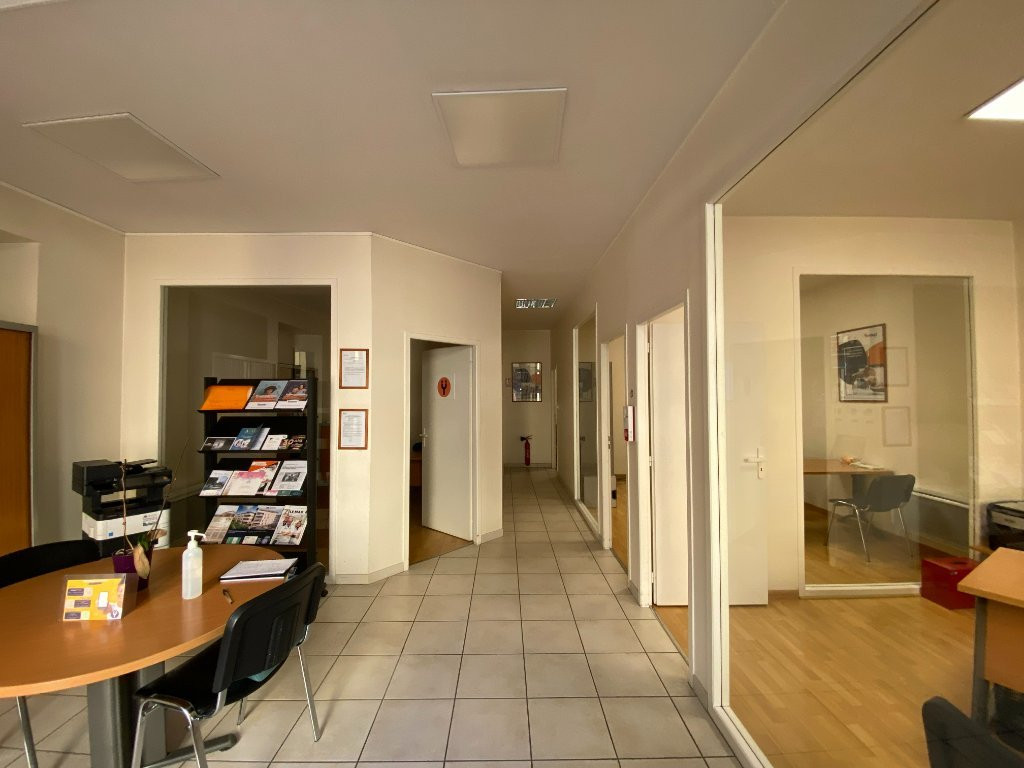 A LOUER - LOCAL COMMERCIAL / BUREAUX