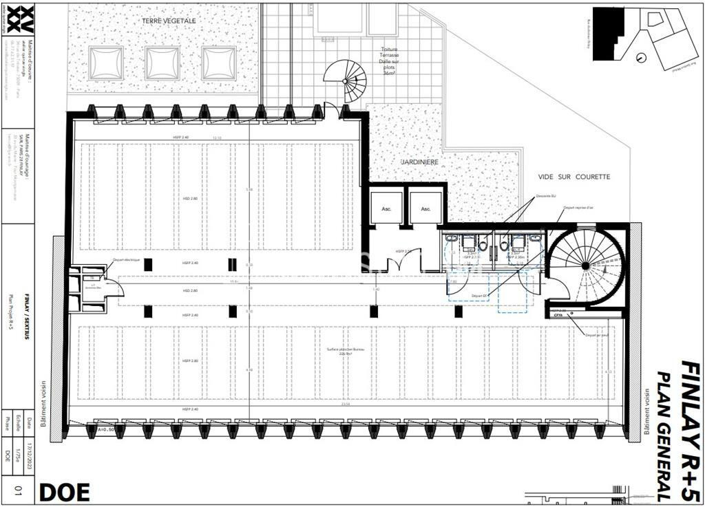 Plateau de bureaux en étage élevé livré rénové. Bureaux fonctionnels et lumineux