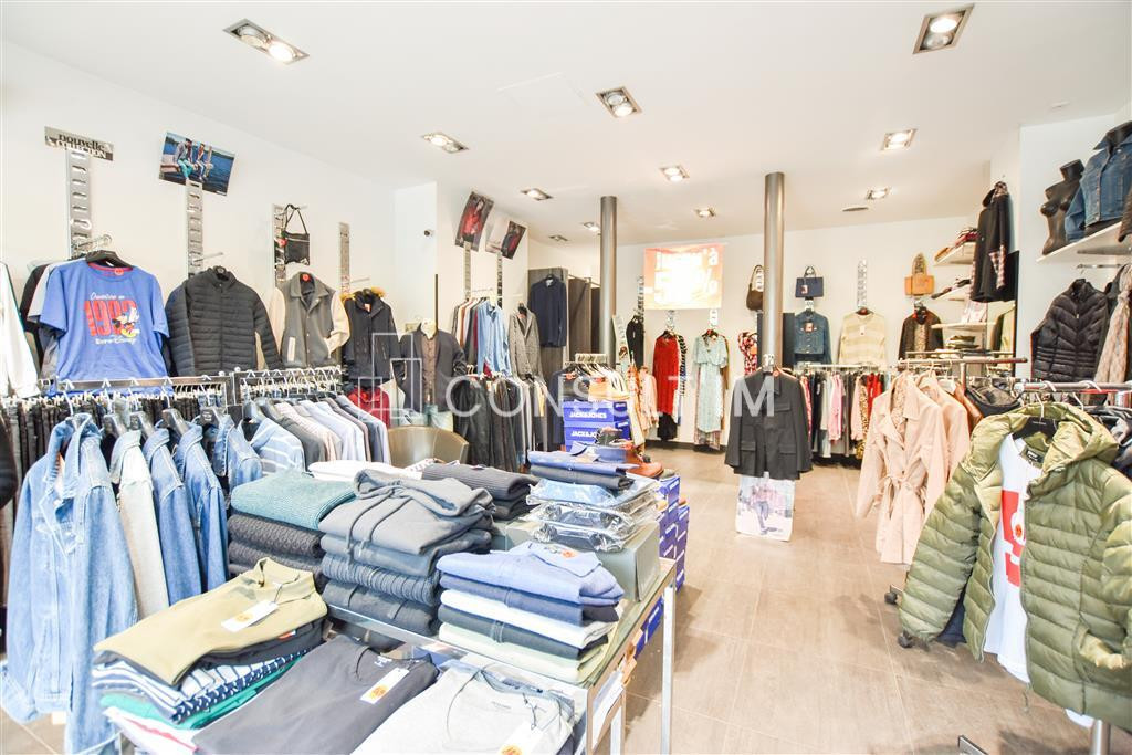 Boutique à louer sur le Boulevard Saint-Michel