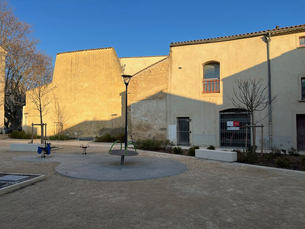 LOCAL COMMERCIAL 166 m2 A VENDRE A BERNIS - GARD