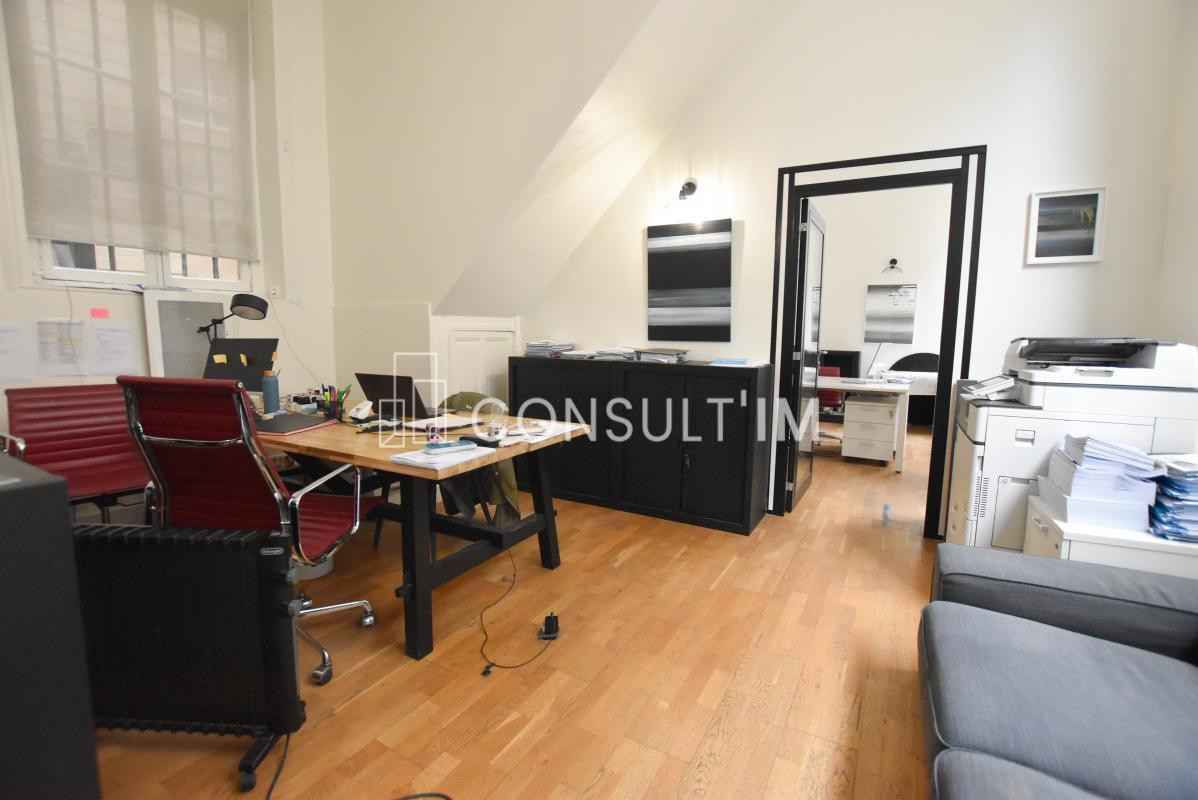 Boutique à louer avec un très beau linéaire de vitrine