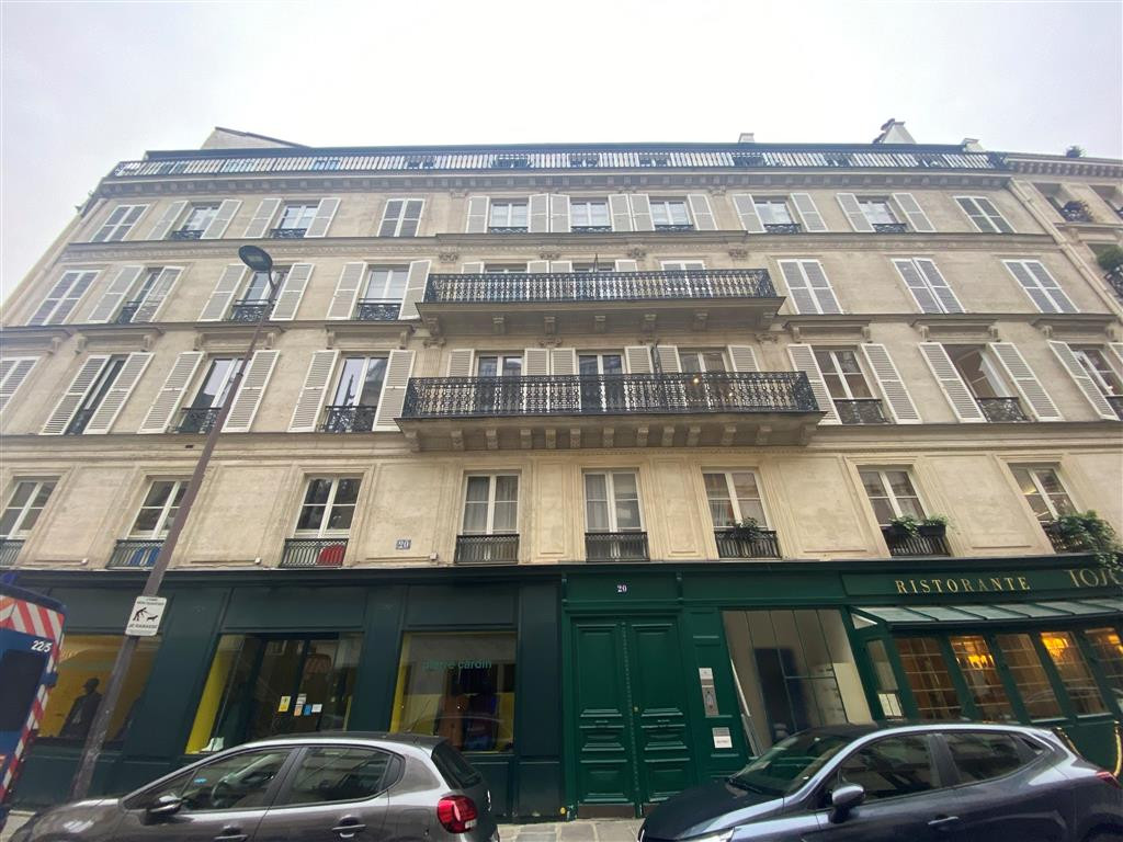 Immeuble ancien à quelques pas de Elysées