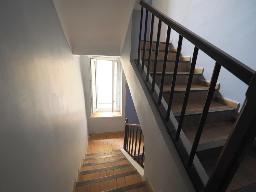 A VENDRE A DIGNE LES BAINS LOT DE 15 APPARTMENTS DONT 8 A RENOVER , PLEIN CENTRE VILLE