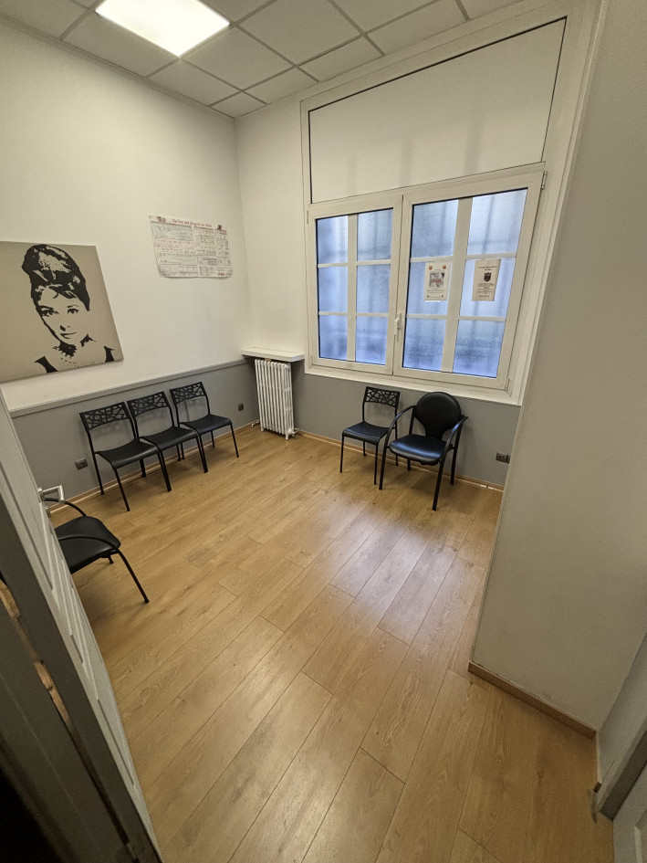 bureau 17 m2 à louer dans cabinet médical Nice Centre 06000