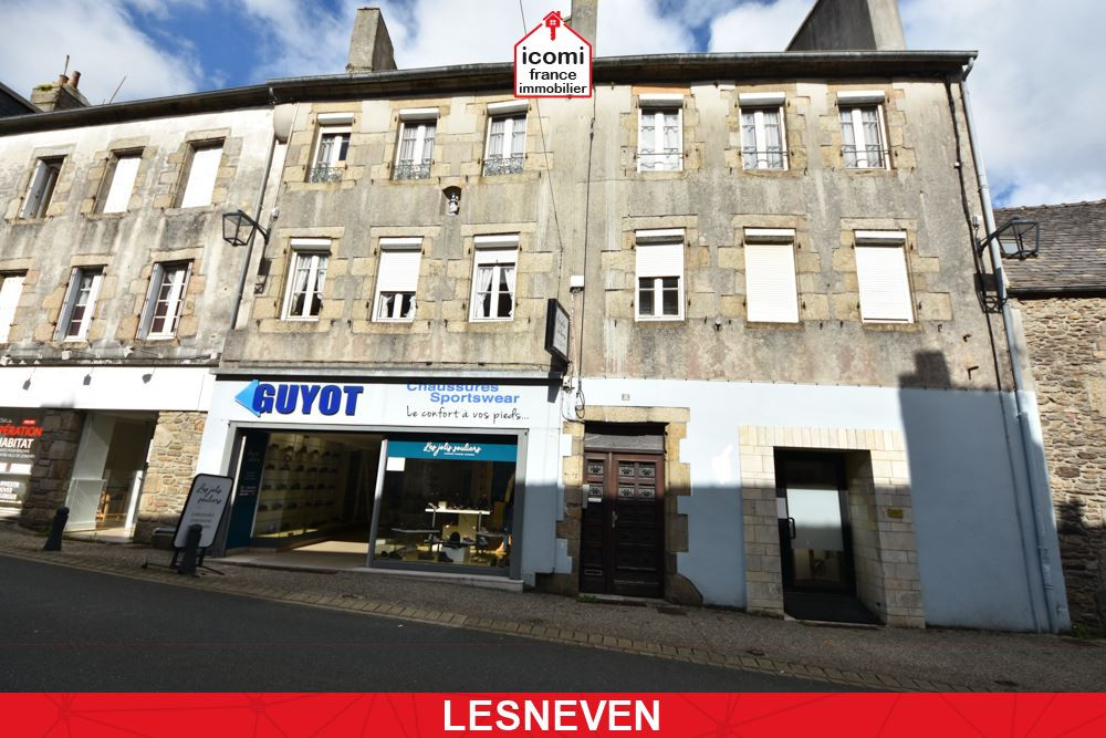 FINISTERE - Lesneven (29260) - A VENDRE - LOCAUX COMMERCIAUX AVEC VITRINE - RESERVE - BUREAU - ATELIER - JARDIN - BEAU POTENTIEL