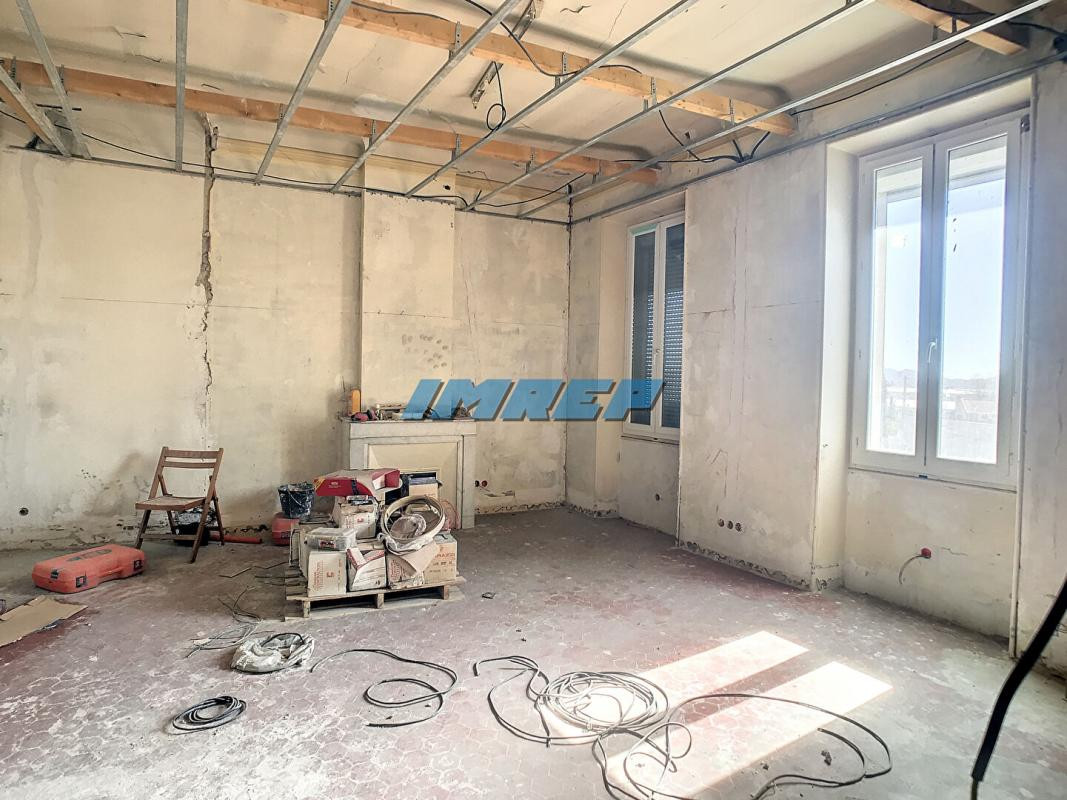 13014   502 m2 parcelle  Immeuble  de 154 m2 avec entrepot en fond de cour