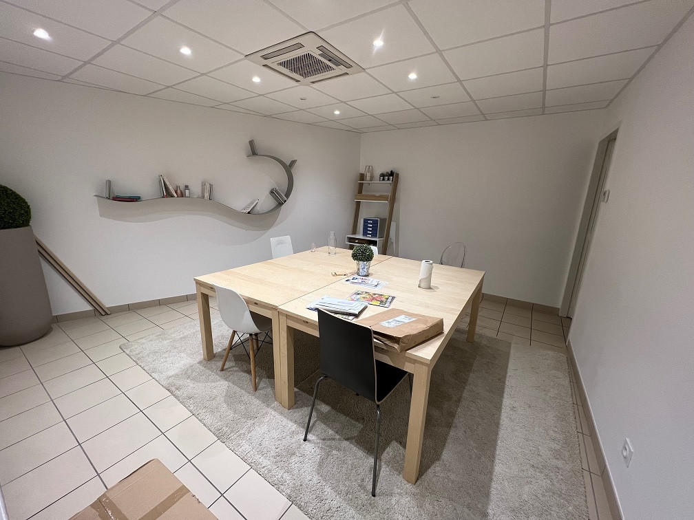 Local d'activité 97m2 avec 3 bureaux idéal profession indépendante