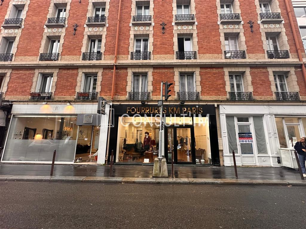Rue des Graviers, une boutique de 60 m² en excellent état disponible immédiatement !