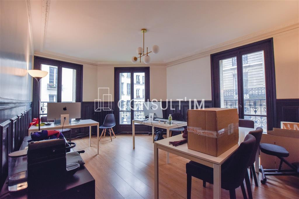 Bureaux 79 m² avec balcon filant