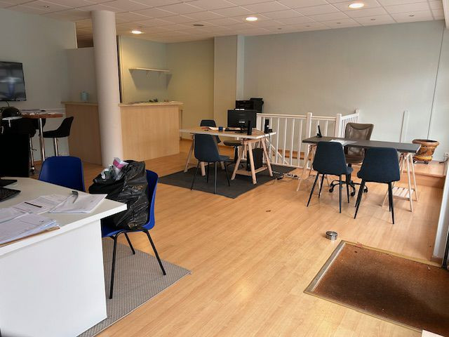 LISIEUX centre-ville, local commercial d'env. 60 m² avec belle vitrine