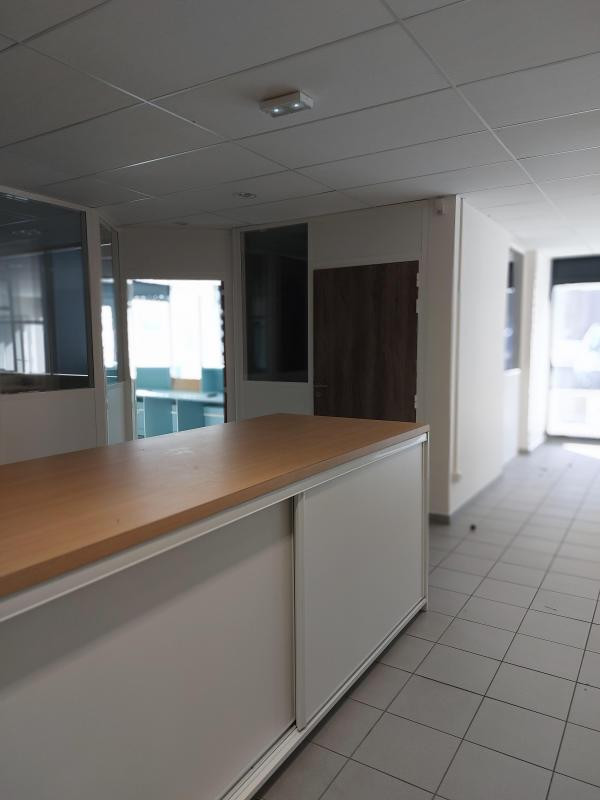 LOCAL PROFESSIONNEL OU COMMERCIAL - MONTEUX (84)