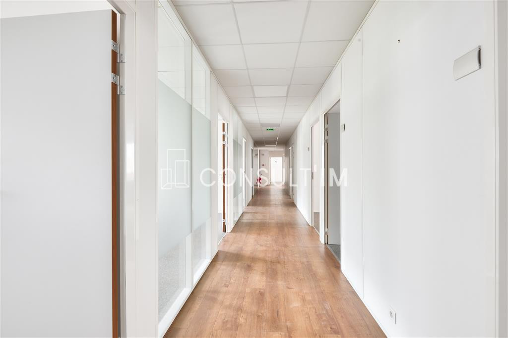 A proximité du Pont de Suresnes, à vendre des bureaux de 480m² au 1er étage