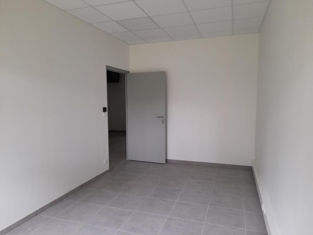 SANS FRAIS - Local professionnel 82m² + stationnement privatif - Hôpital