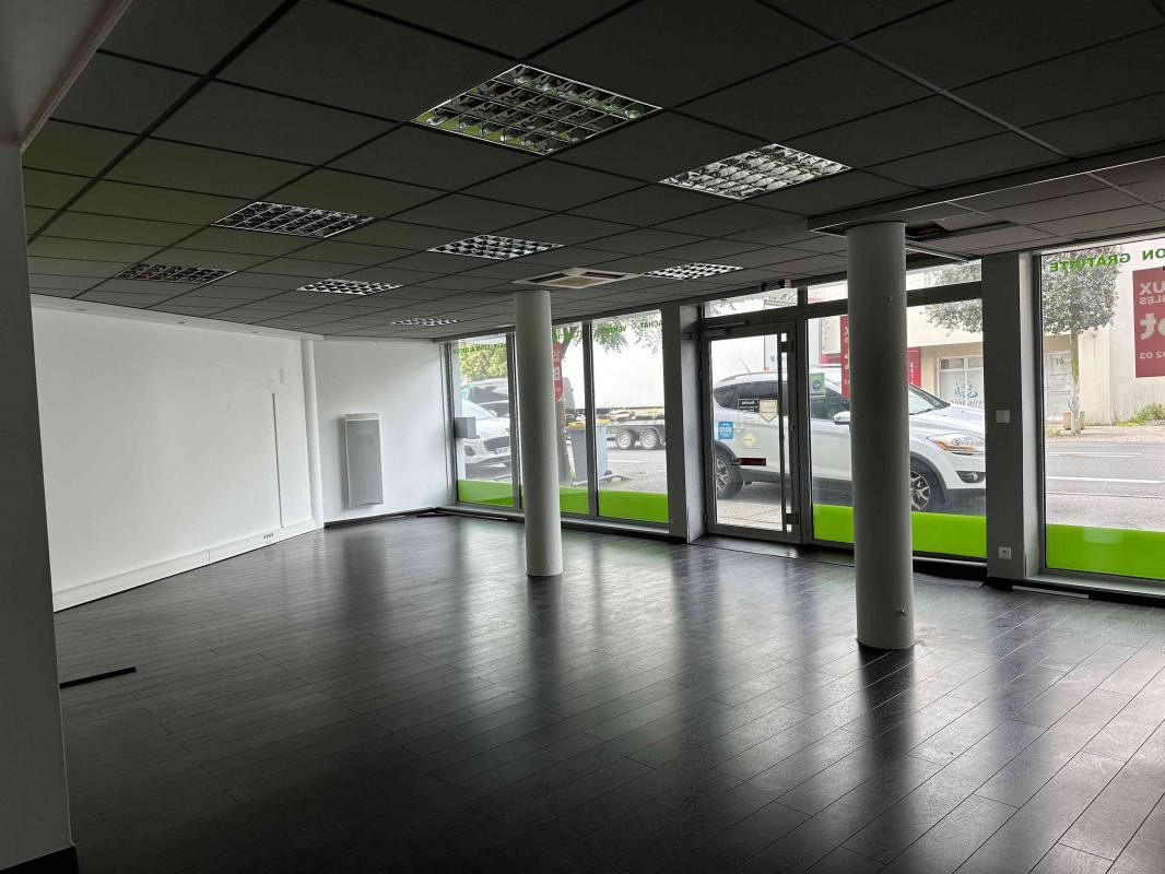 REZE-LES SORINIERES / Local commercial (Bureau / Commerce)
