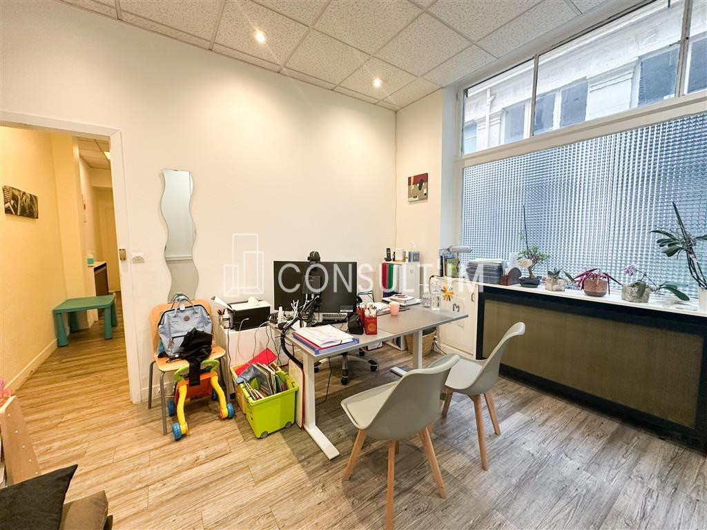 Bureaux de 41m² en rez-de-chaussée à louer sur une très jolie cour pavée