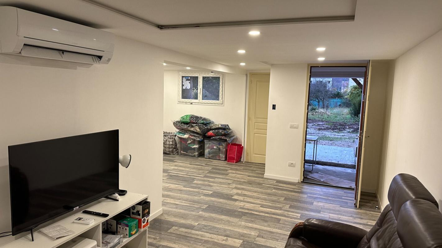 Immeuble de 4 appartements (dont 2 terminés)