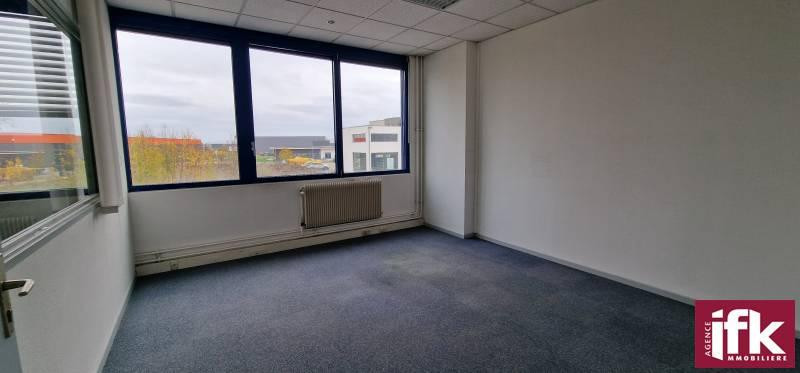 Local professionnel de 196m²