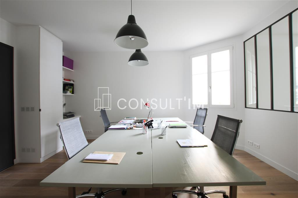 Bureaux modernes en bon état, câblés, calmes et lumineux