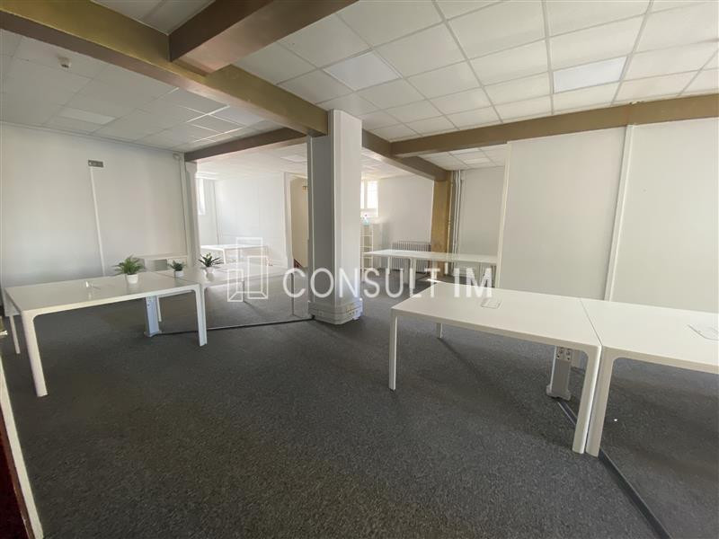 A louer bureaux en duplex à proximité du métro Voltaire