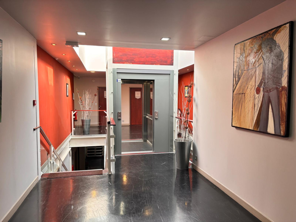 •	Local de 42 m² pour profession médicale
